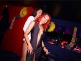 Vidéo porno mobile : Two sluts are dancing in a libertine club